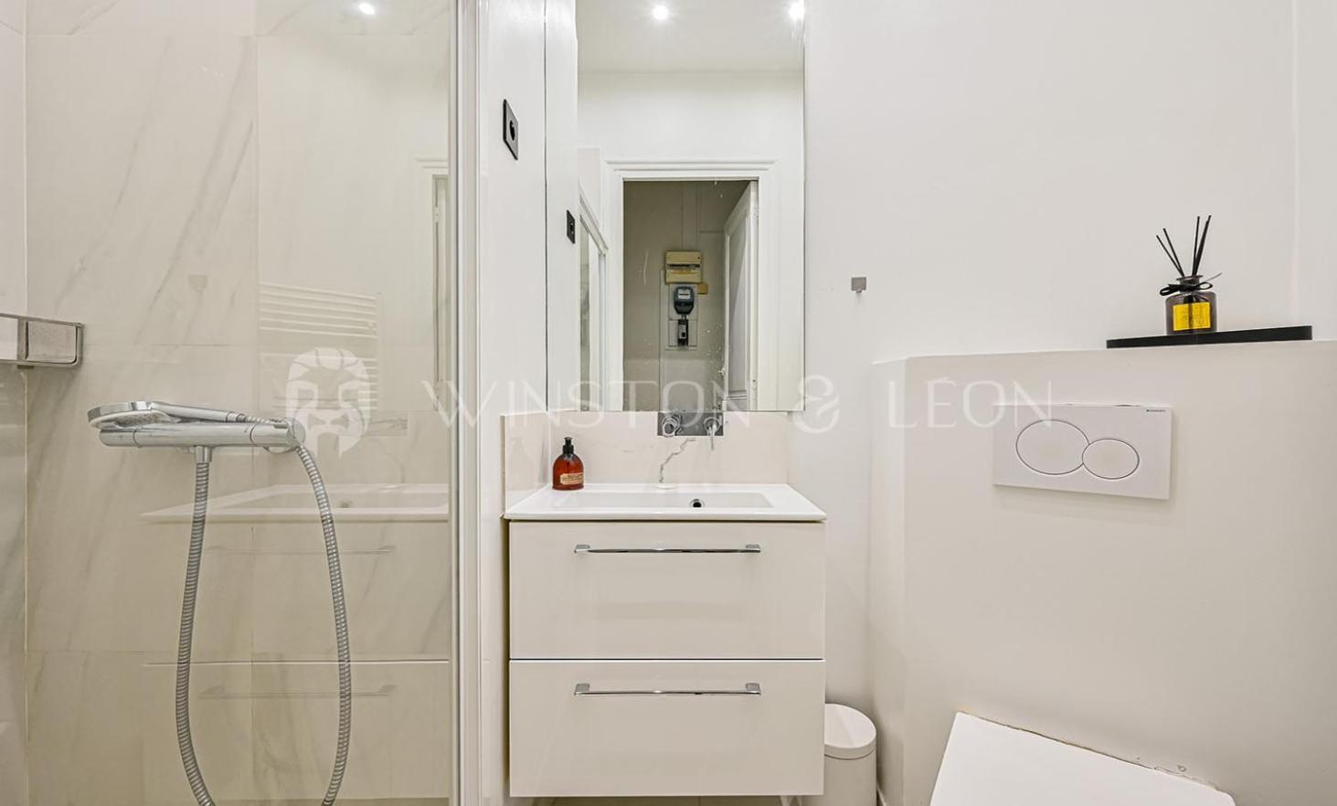 Appartement Paris 7Eme Invalides/ Tour Eiffel 1Er Etage Exteriör bild