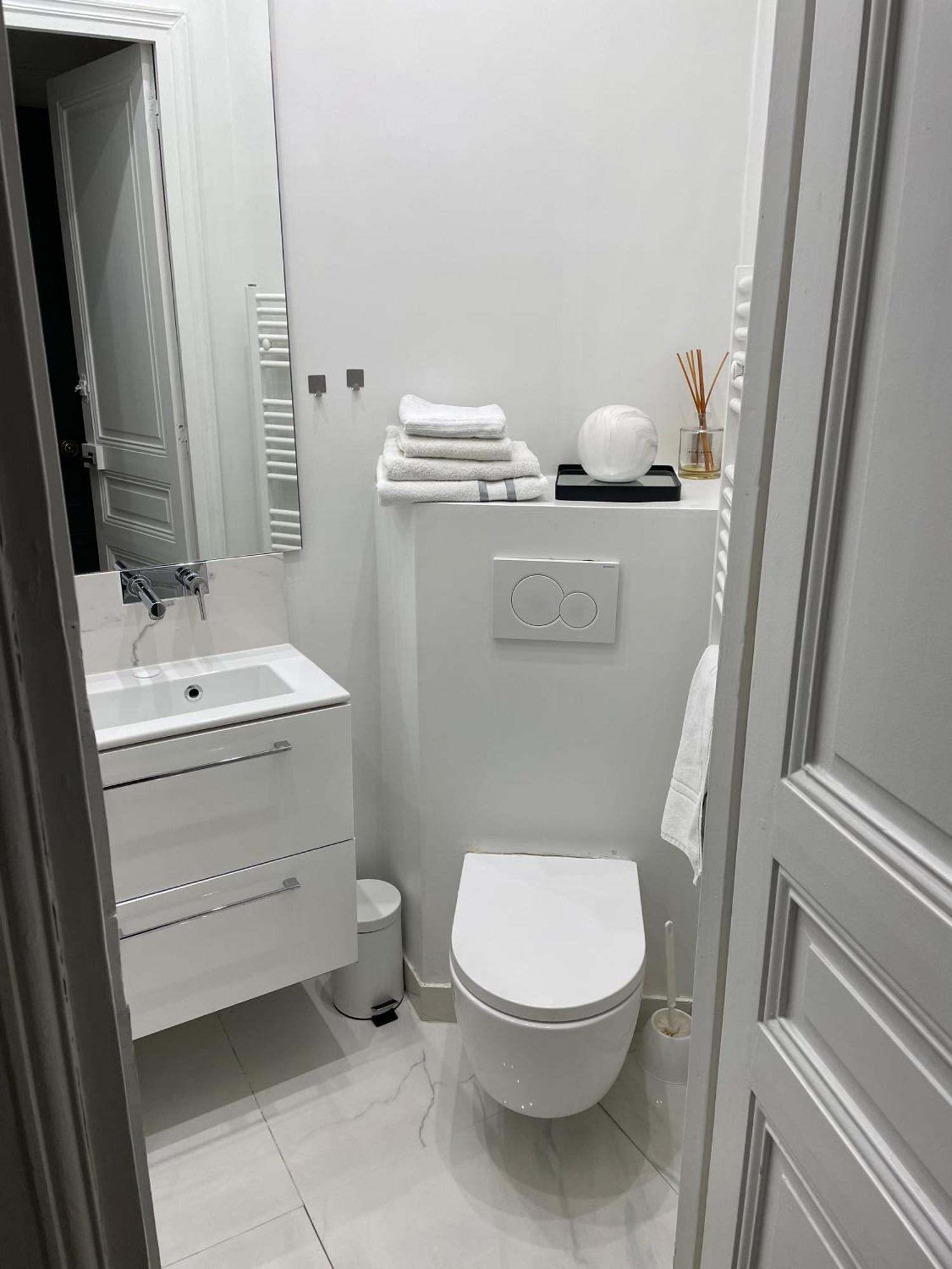 Appartement Paris 7Eme Invalides/ Tour Eiffel 1Er Etage Exteriör bild